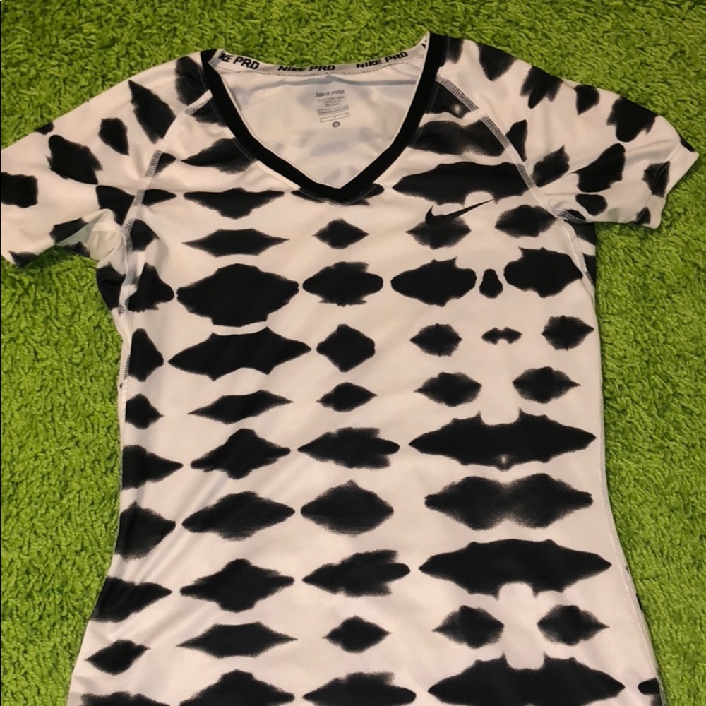 Dri-fit Nike workout shirt. Size S, never worn